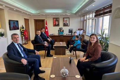 Kaymakam Tutay koltuğunu öğrencilere devretti