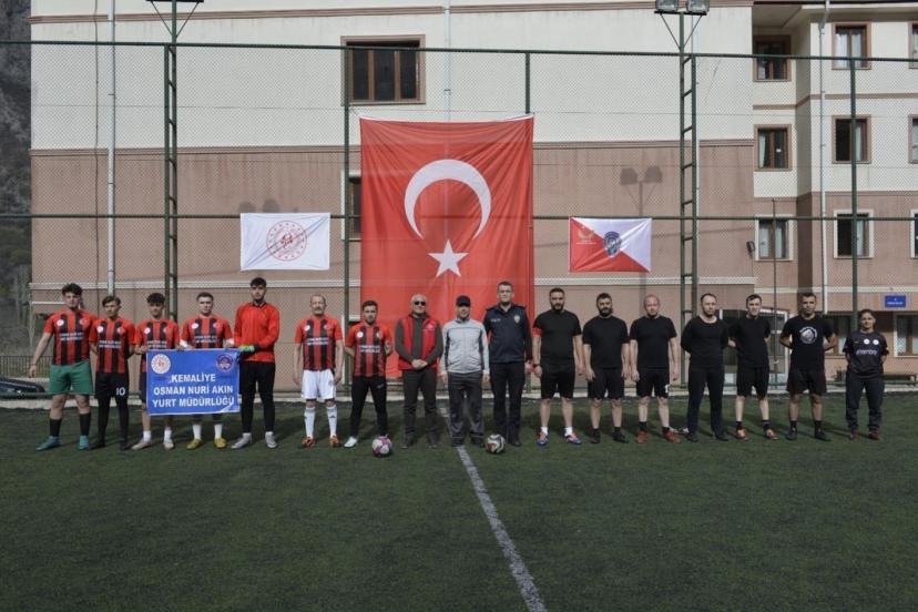 Kemaliye’de Polis Haftası’nda dostluk maçı düzenlendi