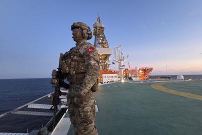 MSB'den Çağrı Bey paylaşımı. "Sondaj gemilerimize tam koruma sağlanıyor"