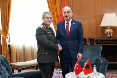 Orgeneral Bayraktaroğlu Arnavutluk'ta temaslarda bulundu