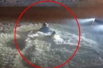 Sağanakta göle dönen sokakta böyle yüzdü
