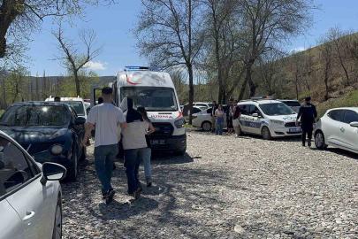 Tunceli’de boğulma tehlikesi geçiren genç kızı vatandaşlar kurtardı