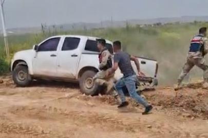 Türkiye sınırında, insan kaçakçılarıyla kovalamaca