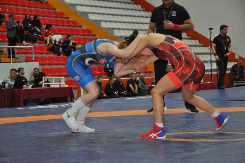 U15 Türkiye Güreş Şampiyonası Kars’ta devam ediyor