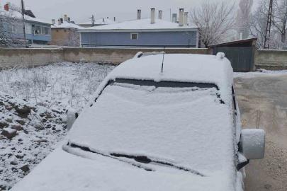 Van’da nisan ayında her yer beyaza büründü