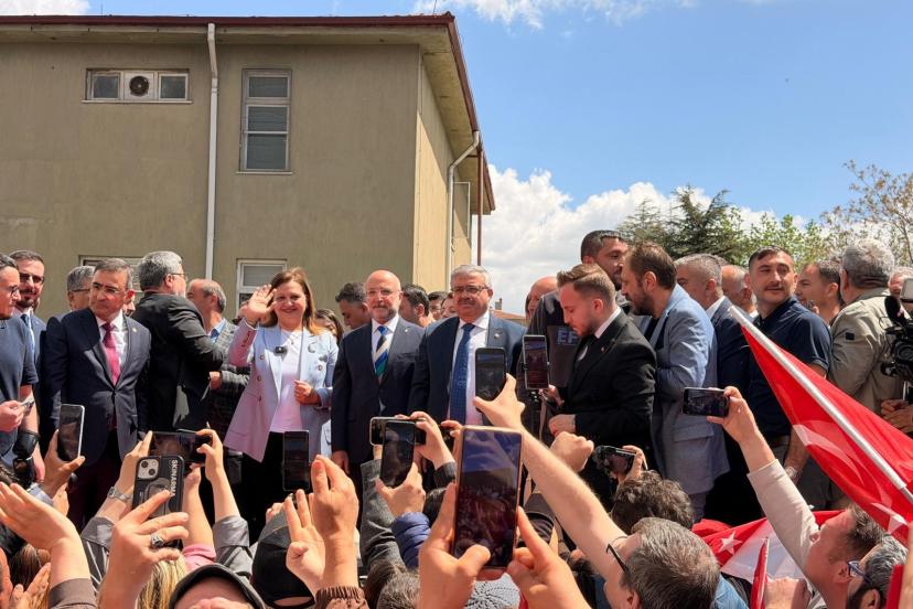 AK Parti'ye katılan Burcu Köksal: AK Parti'de hizmet etmeye devam edeceğim