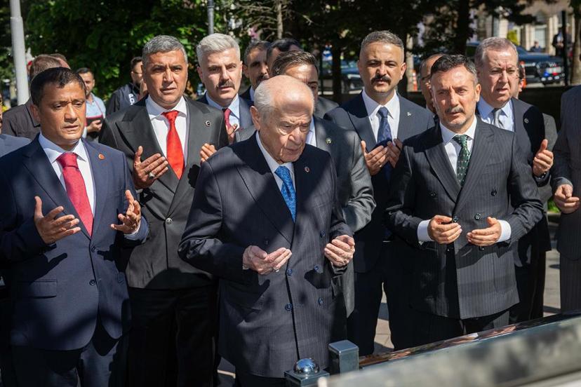 Bahçeli, Ülkücü Şehitler Anıtı'nı ziyaret etti