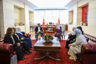 Barış Anneleri'nden CHP'ye ziyaret
