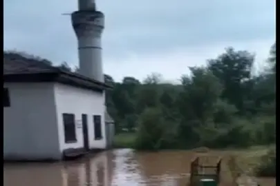 Bilecik Pazaryeri'ni sağanak yağış felç etti