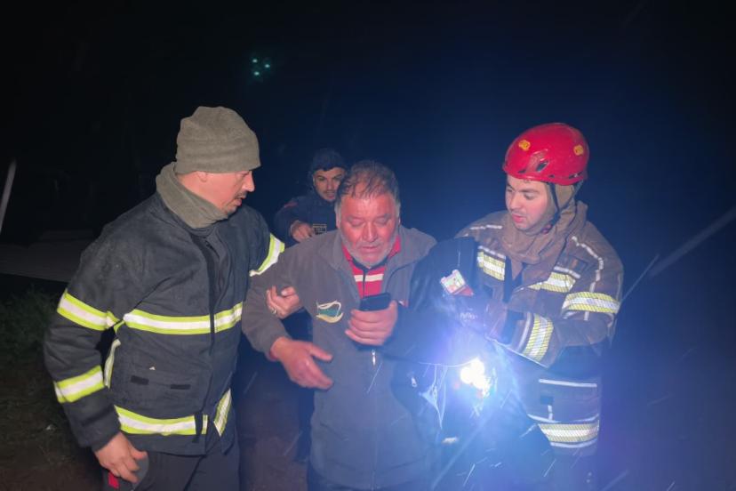 Bursa'da dere taştı, çiftlik sahibi son anda kurtarıldı: ''Her şeyim gitti'' 