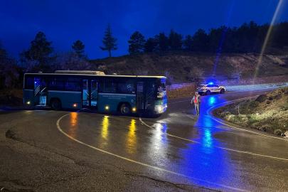 Çaldığı halk otobüsüyle kaza yaptı