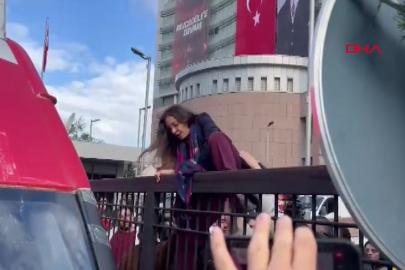 CHP Genel Merkezinde tahliye gerginliği: Milletvekili Genel Merkez'e korkuluklardan atlayarak girdi