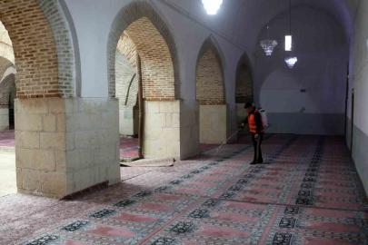 Elazığ’da bayram öncesi camilerde detaylı temizlik