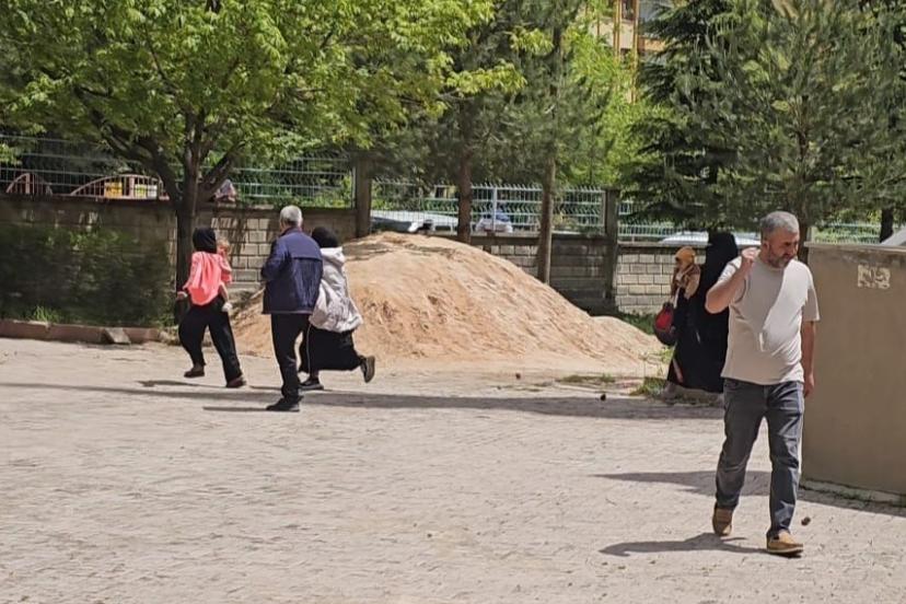 Elazığ’da dilenciler kaçtı, zabıta yakaladı: "Hepsi kaçtı gitti, beni bırakma aman ha"