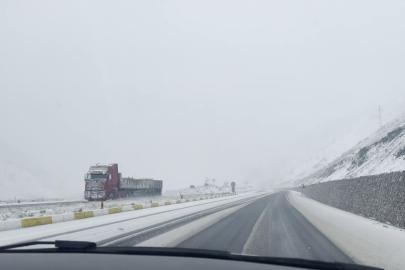Erzincan’ın yüksek kesimlerinde kar yağışı etkili oldu