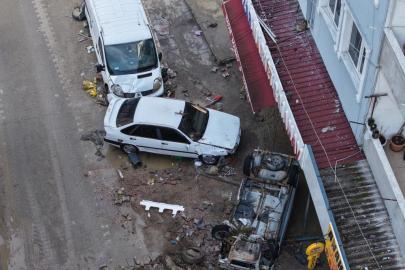 Havza'da araçlar hurdaya döndü, iş yerlerinde maddi hasar oluştu