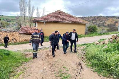 Kırıkkale'de sağanak sonrası toprak kayması. 9 yapı hasar gördü