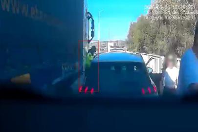 Korkunç kaza: Yakıtı biten araca yardıma koşmuştu 