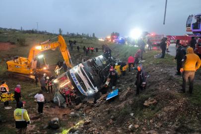 Malatya'da yolcu otobüsü şarampole devrildi. 4 kişi öldü, 15 kişi yaralandı