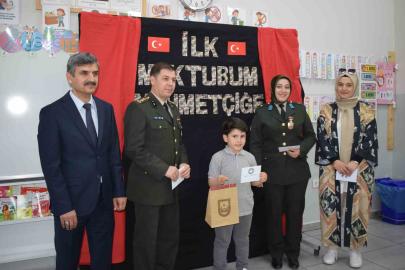 Minik öğrencilerden Mehmetçiğe duygu dolu mektuplar