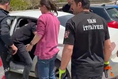 Otomobilde mahsur kalan çocuk aracın camı kırılarak kurtarıldı