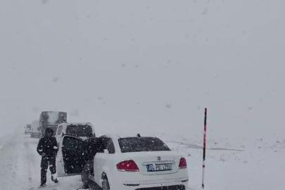 Palandöken geçidinde kar ve tipi etkili oldu