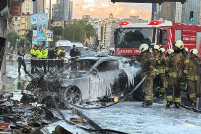 Şişli’de iş yerine giren otomobil yangın çıkardı