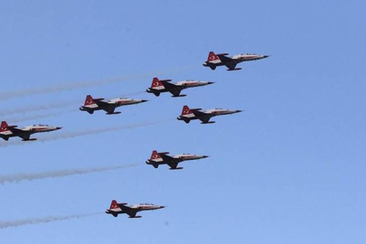 SOLOTÜRK ve Türk Yıldızları nefes kesti