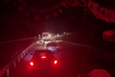 Tır devrildi, yol 3 saat ulaşıma kapandı