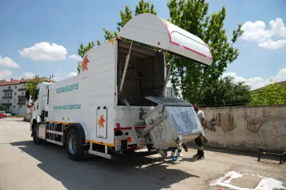 Ankara Keçiören'de konteynerler tek tek yıkanıyor