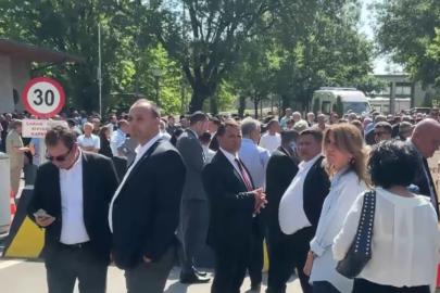 CHP'de salı gerilimi. Meclis önünde arbede