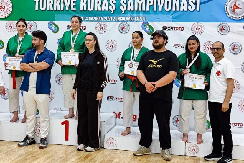 Cumhuriyet Anadolu Lisesi öğrencilerinden tarihi başarı