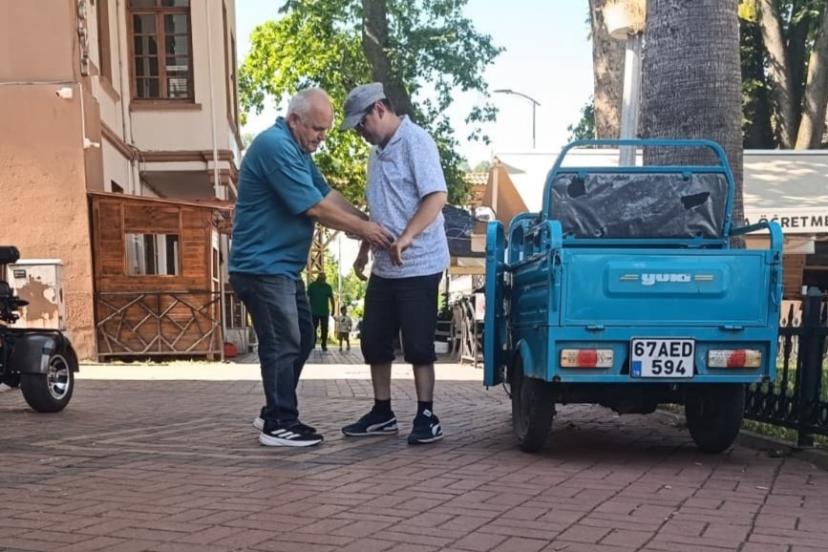 "Her baba evladı için yaşar" sözüne hayat verdi. Ömrünü engelli oğluna adadı