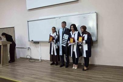 Iğdır Üniversitesi, Türk Dili ve Edebiyatı bölümü mezunlarını plaket ve belgelerle uğurladı