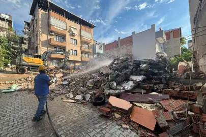 İzmir'de hasarlı yapılar için uzlaşı sağlandı yıkım gerçekleşti