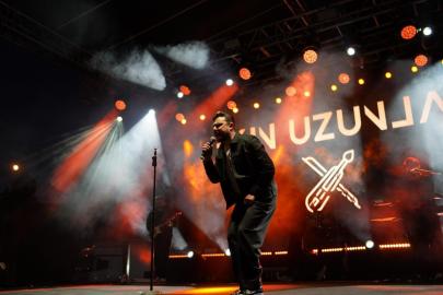 Kars’ta Karadenizli sanatçı Ekin Uzunlar rüzgarı esti