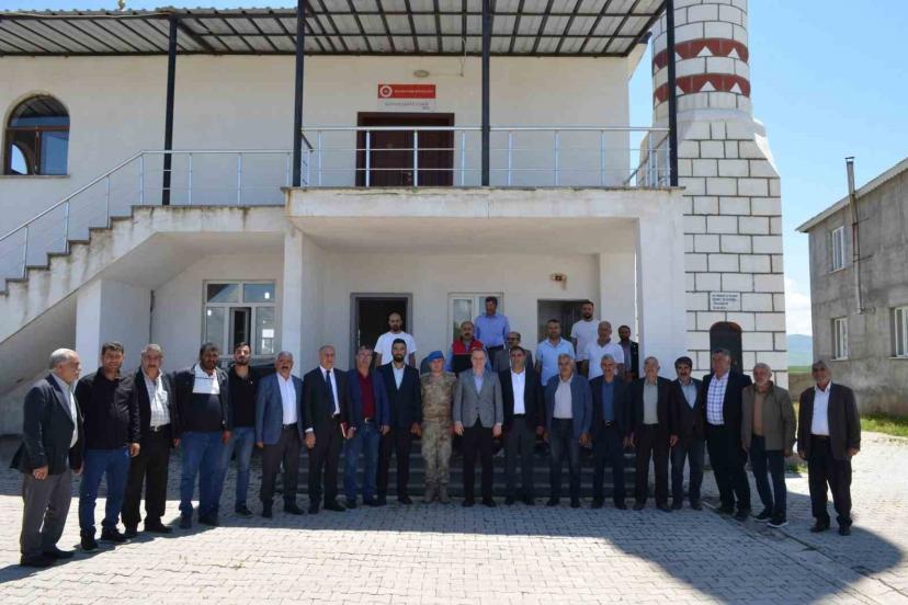Kaymakam Koşansu köy köy gezerek vatandaşların talebini dinliyor