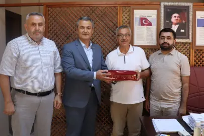 Kocaeli İzmit'te muhtarlara doğum günü ziyareti