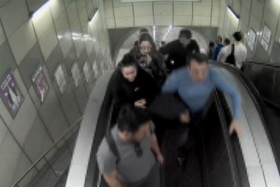 Metroda yolcunun cep telefonunu çalan 2 şüpheli tutuklandı