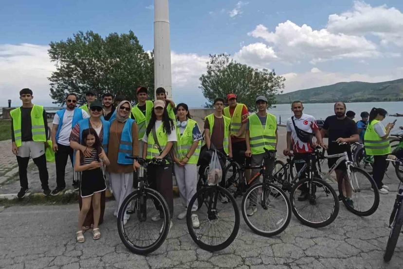 Tatvan’da pedallar sağlıklı yarınlar için çevrildi