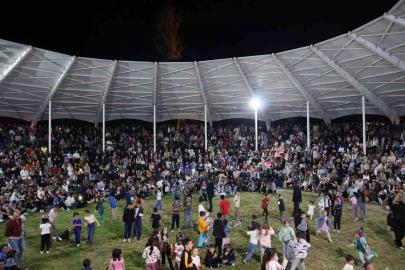 Tortum Şelalesi Festivali’nde renkli ve coşkulu anlar yaşandı