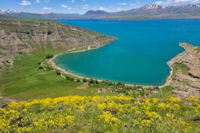 Van Gölü’nün kıyısındaki turizm cenneti: İncekaya köyü