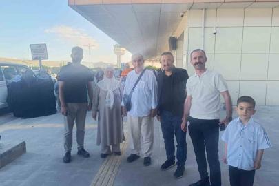 Van’dan kutsal topraklara uzanan yolculuk sona erdi: İlk hac kafilesi dualarla karşılandı