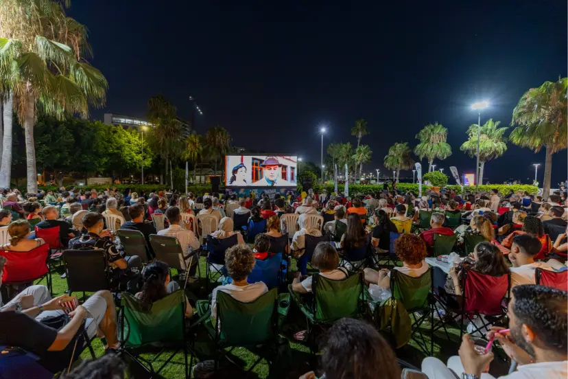 Açık hava sinema keyfi günümüze taşındı
