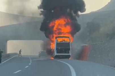Alev topuna dönen yolcu otobüsü kamerada