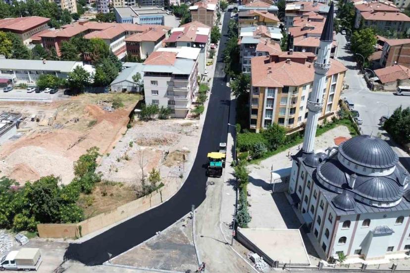 Battalgazi’de asfalt mesaisi aralıksız sürüyor