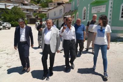 Darende’de Yenipınar Mahallesi’ne menfez, mahalle konağı ve yol yatırımı