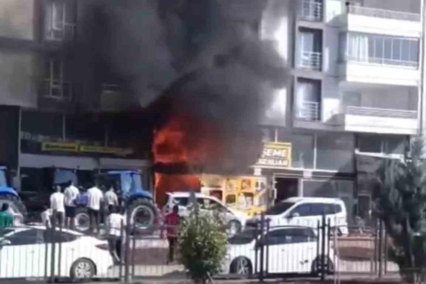 Elazığ’da iş yeri alevlere teslim oldu