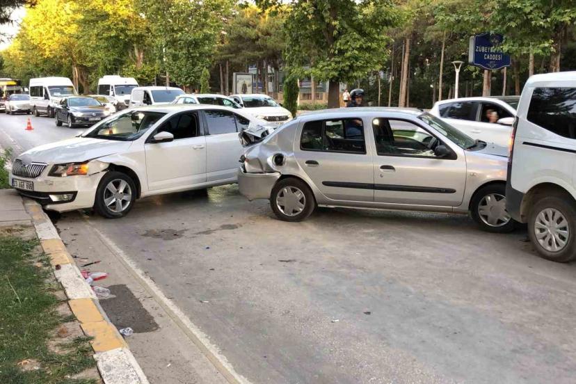 Elazığ’da zincirleme trafik kazası: 3 yaralı