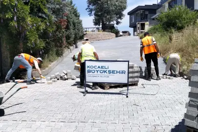 Gölcük Halıdere’de 3 sokakta parke yollar yenilendi